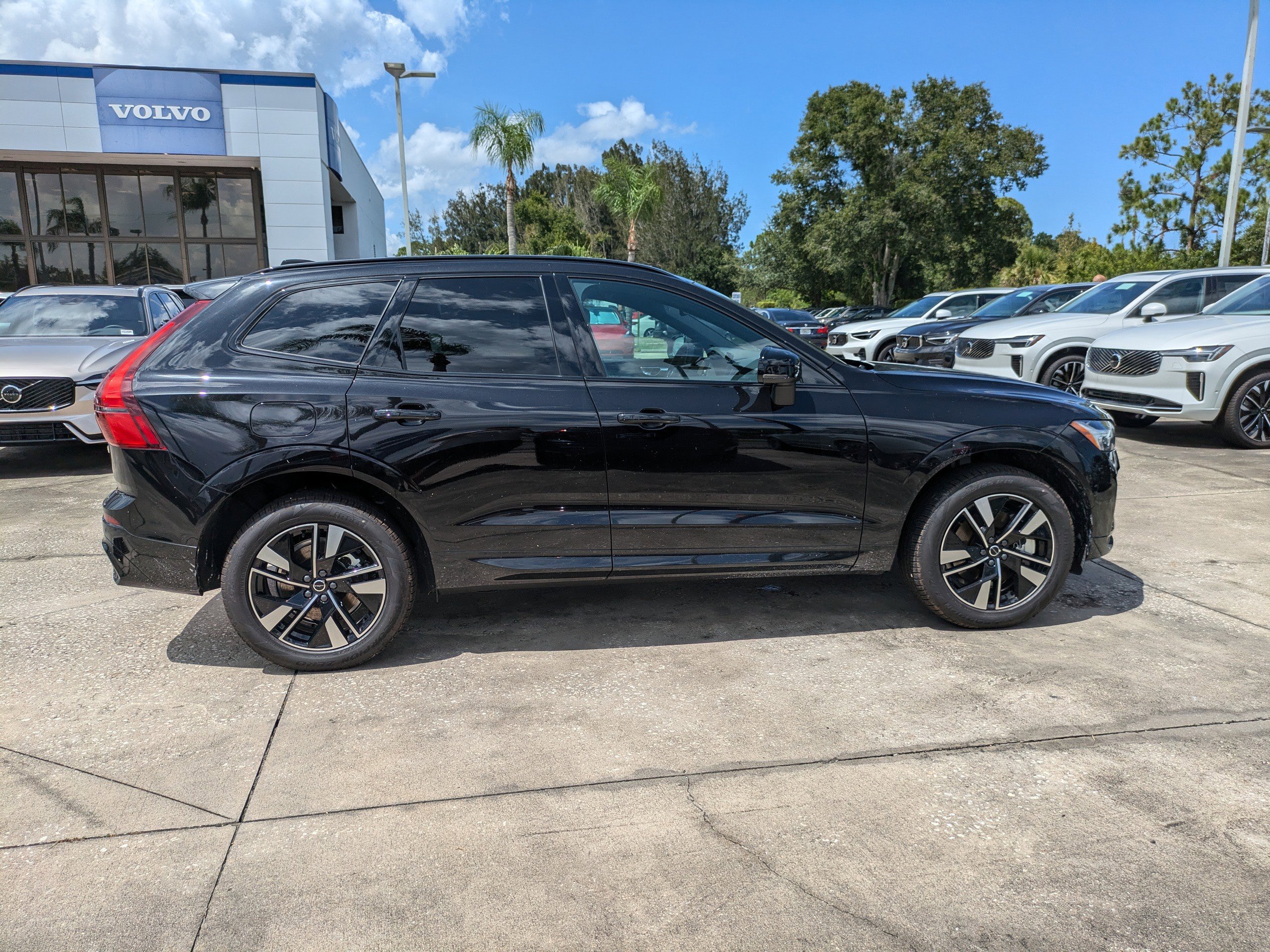 New 2026 Volvo XC60 T8 Core image 3