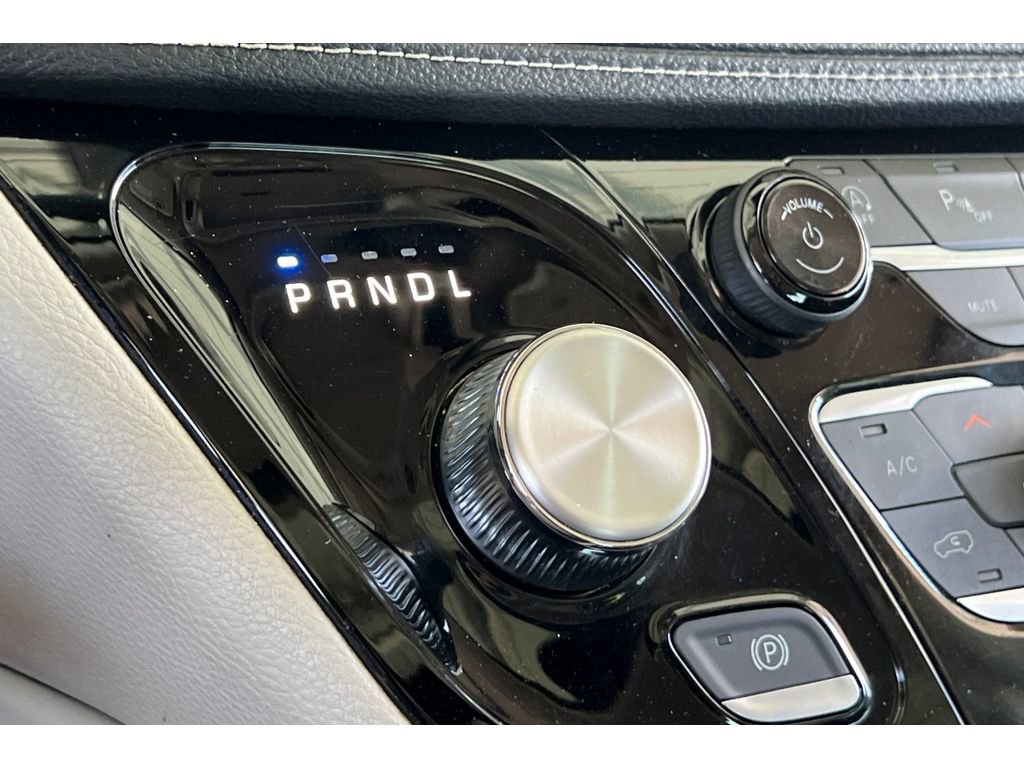 Used 2023 Chrysler Pacifica Limited image 25