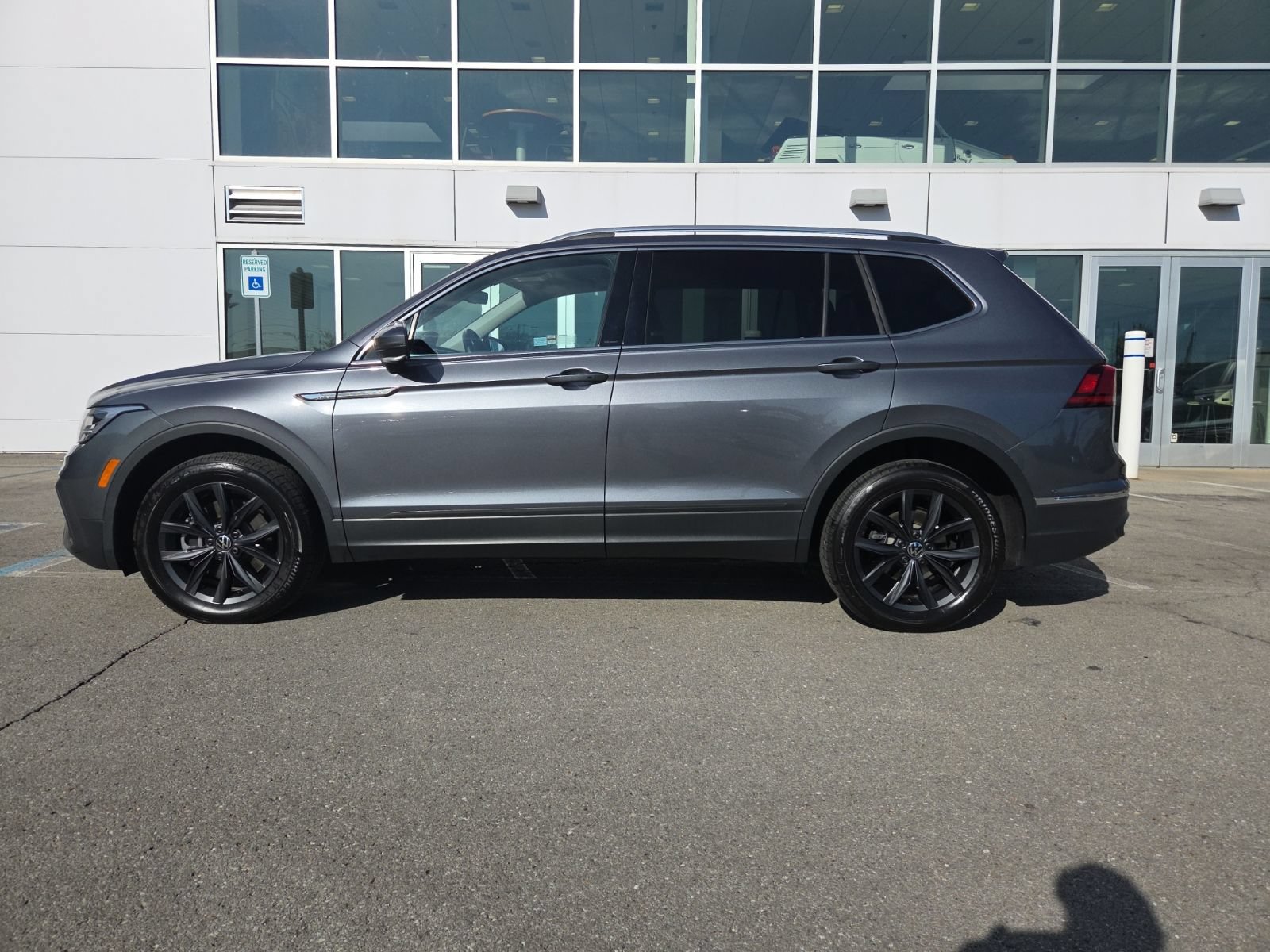 Certified 2024 Volkswagen Tiguan SE AWD/4WD image 12