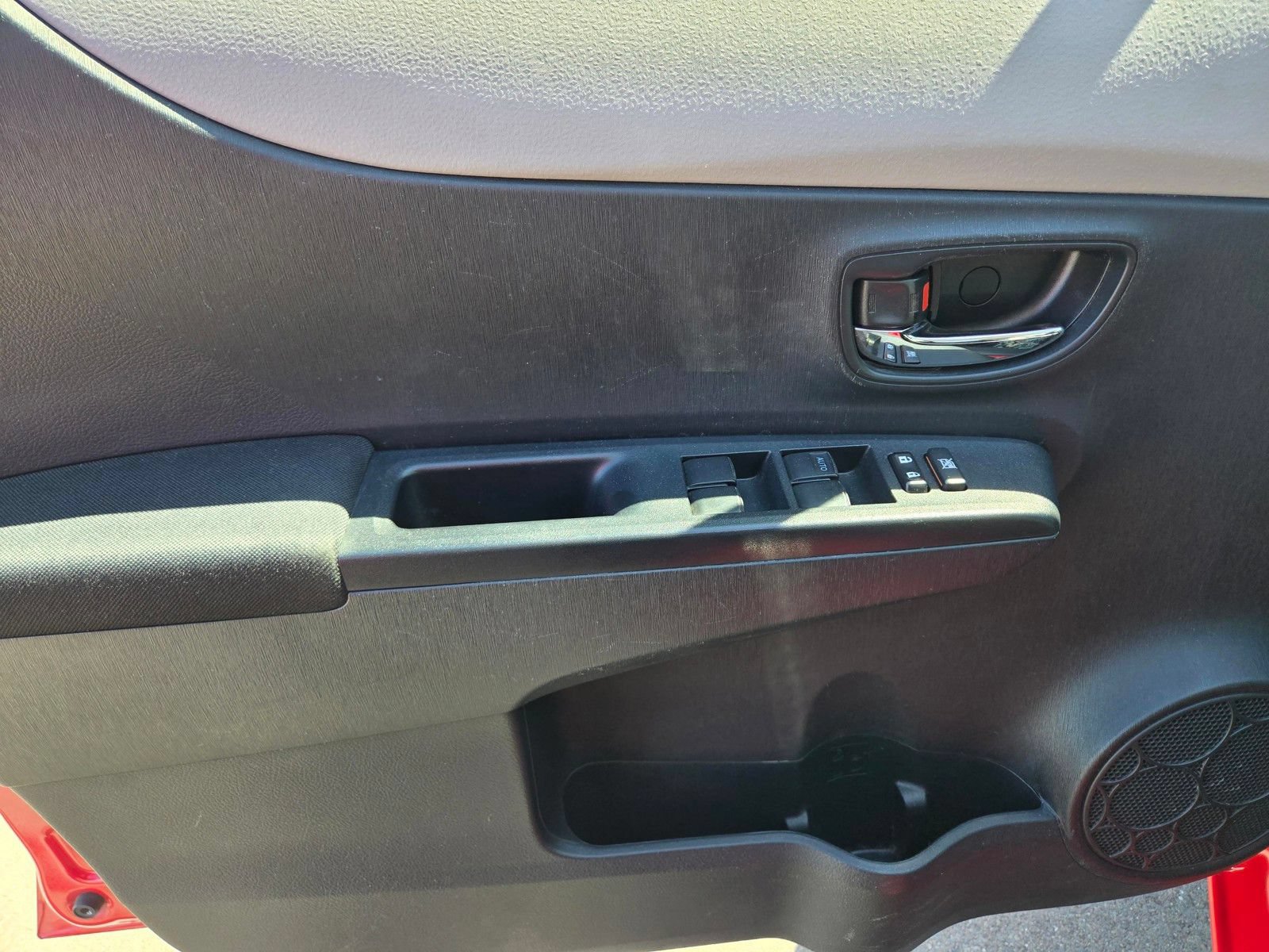 Used 2014 Toyota Yaris LE FWD image 14