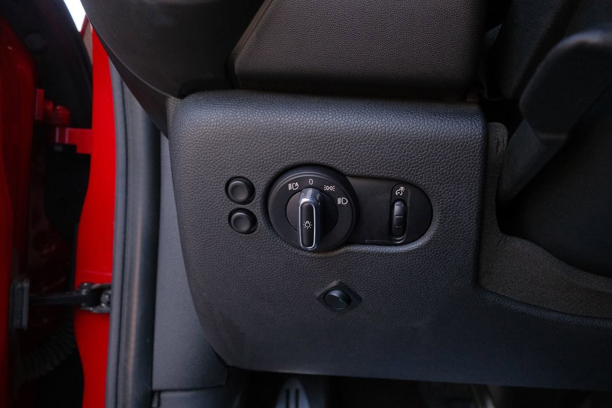 Used 2016 MINI Cooper 2-Door Hardtop FWD image 12