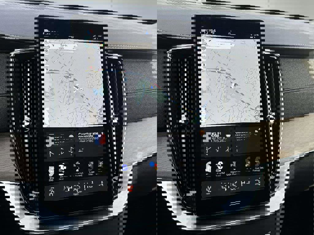 New 2025 Volvo XC90 T8 Plus w/ Protection Package Premier image 3