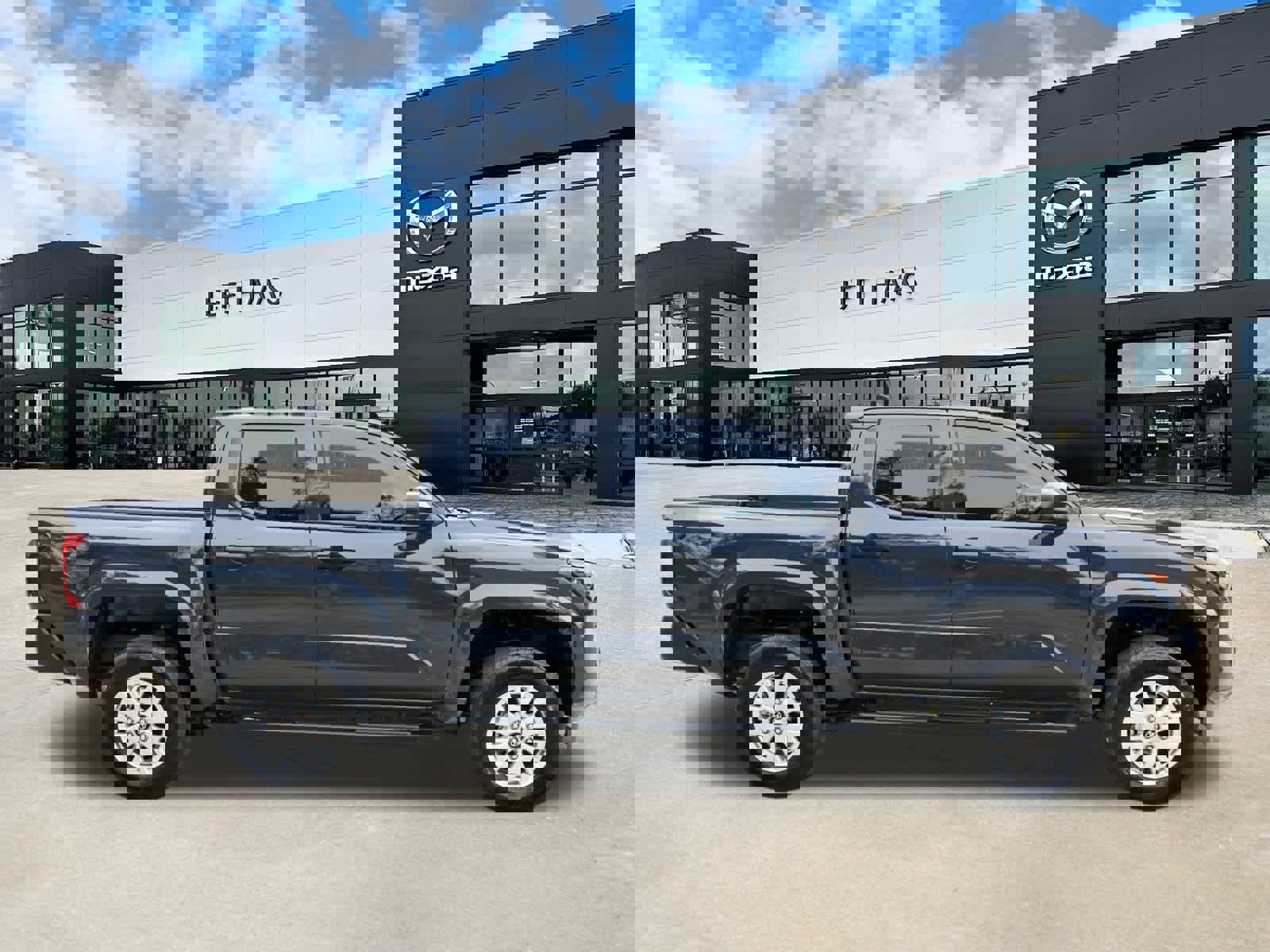 Used 2025 Toyota Tacoma SR image 5