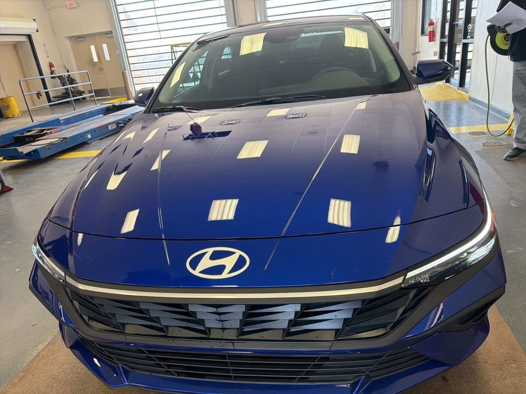 Used 2025 Hyundai Elantra SE image 5
