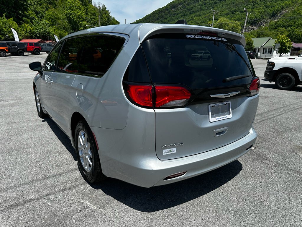 Used 2023 Chrysler Voyager LX FWD image 6