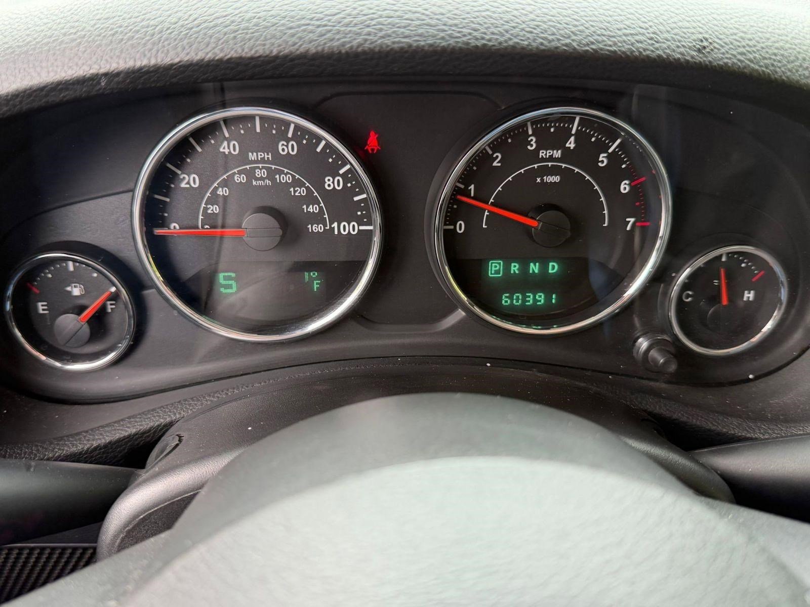 Used 2014 Jeep Wrangler Unlimited Sahara w/ Dual Top Group AWD/4WD image 17