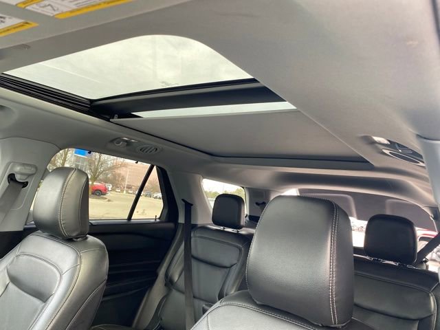 Used 2022 Ford Explorer Limited AWD/4WD image 15