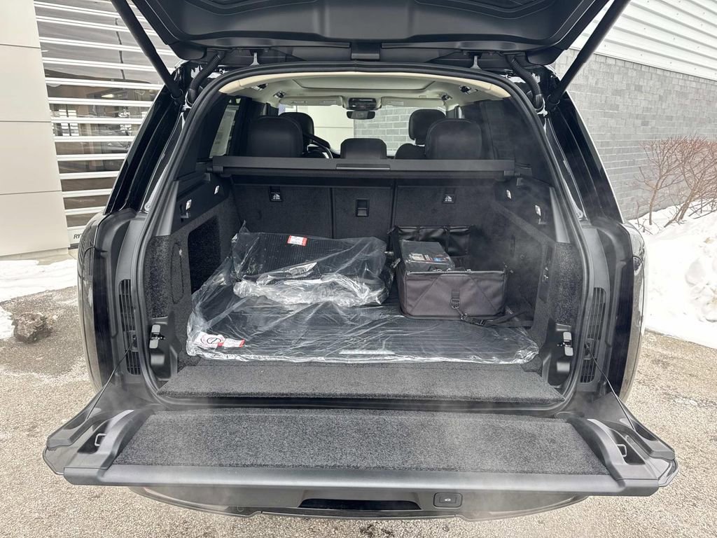 New 2026 Land Rover Range Rover SE image 5