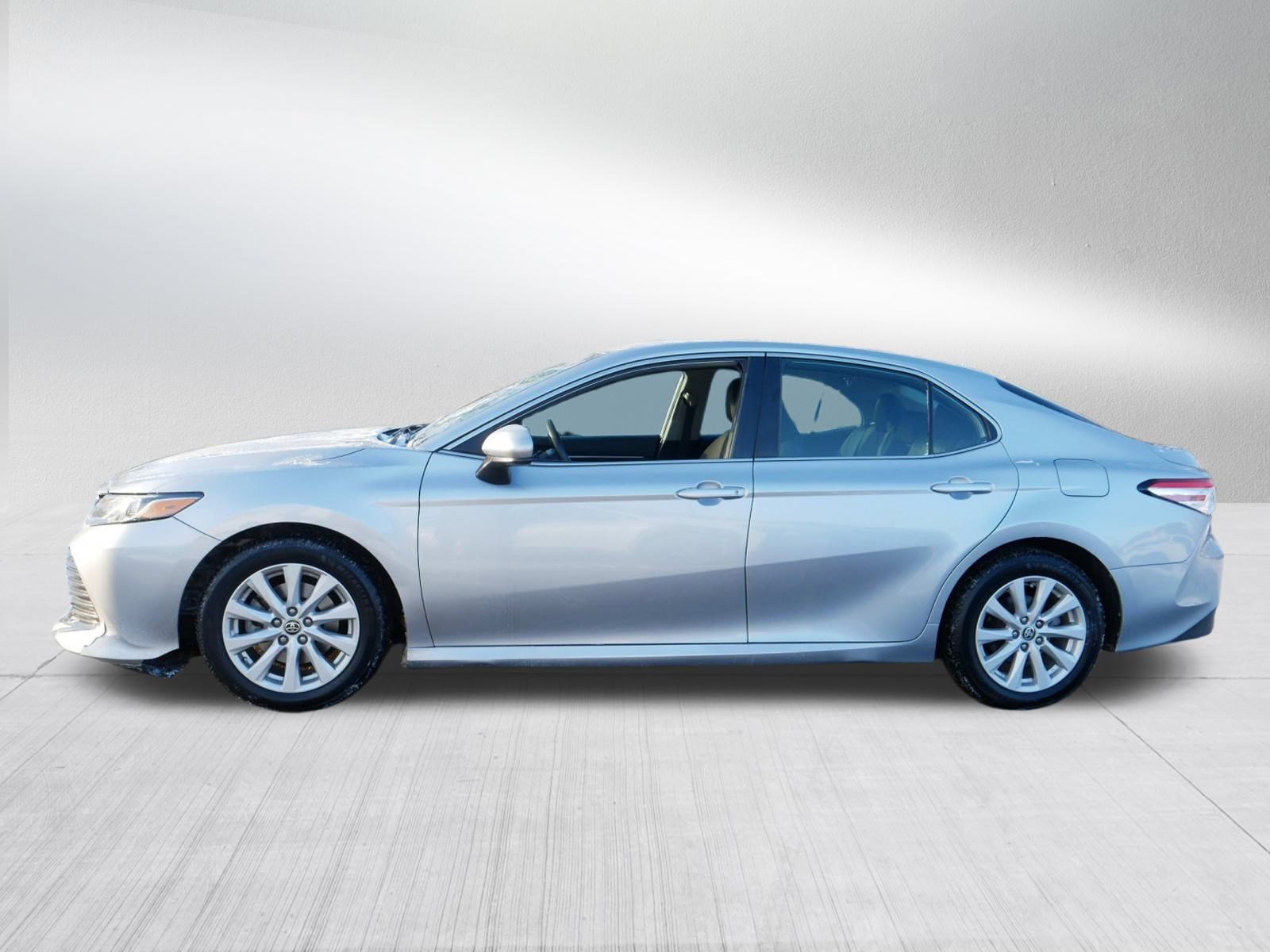 Used 2020 Toyota Camry LE image 4