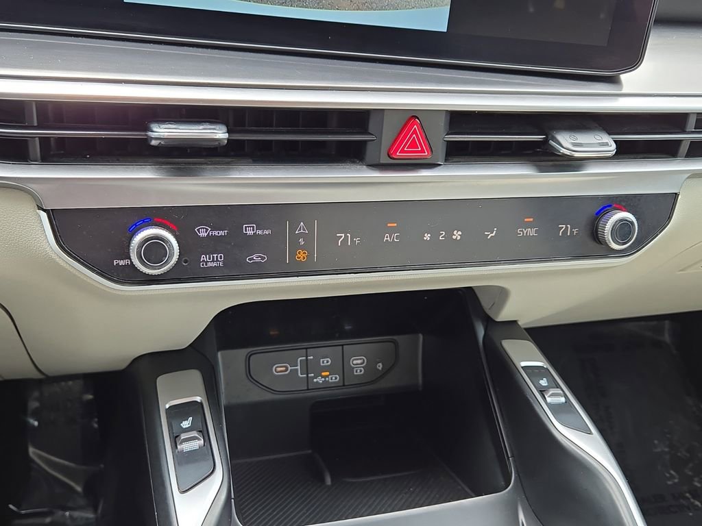Used 2025 Kia Sorento S FWD image 28