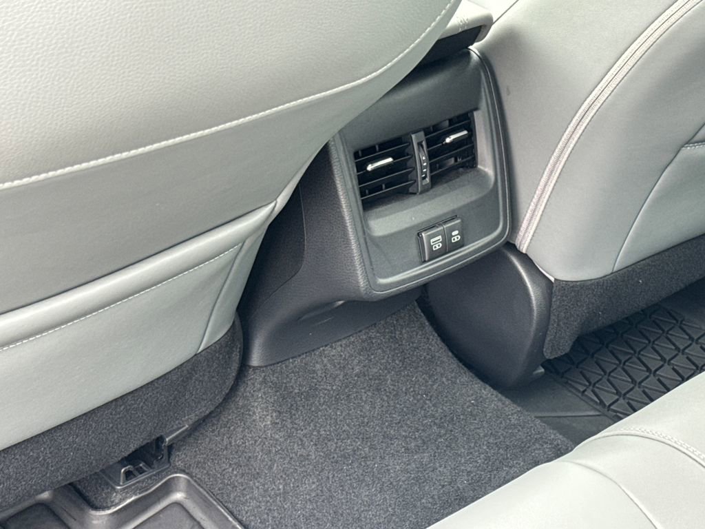 Used 2021 Toyota Avalon XLE w/ Moonroof Package image 36