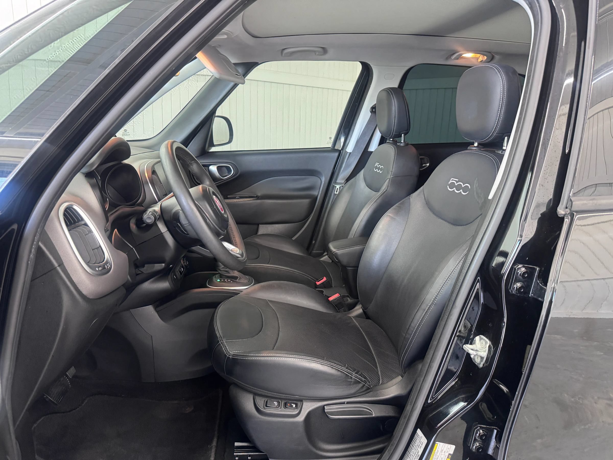 Used 2019 FIAT 500L Lounge w/ Graphite Edition FWD image 9