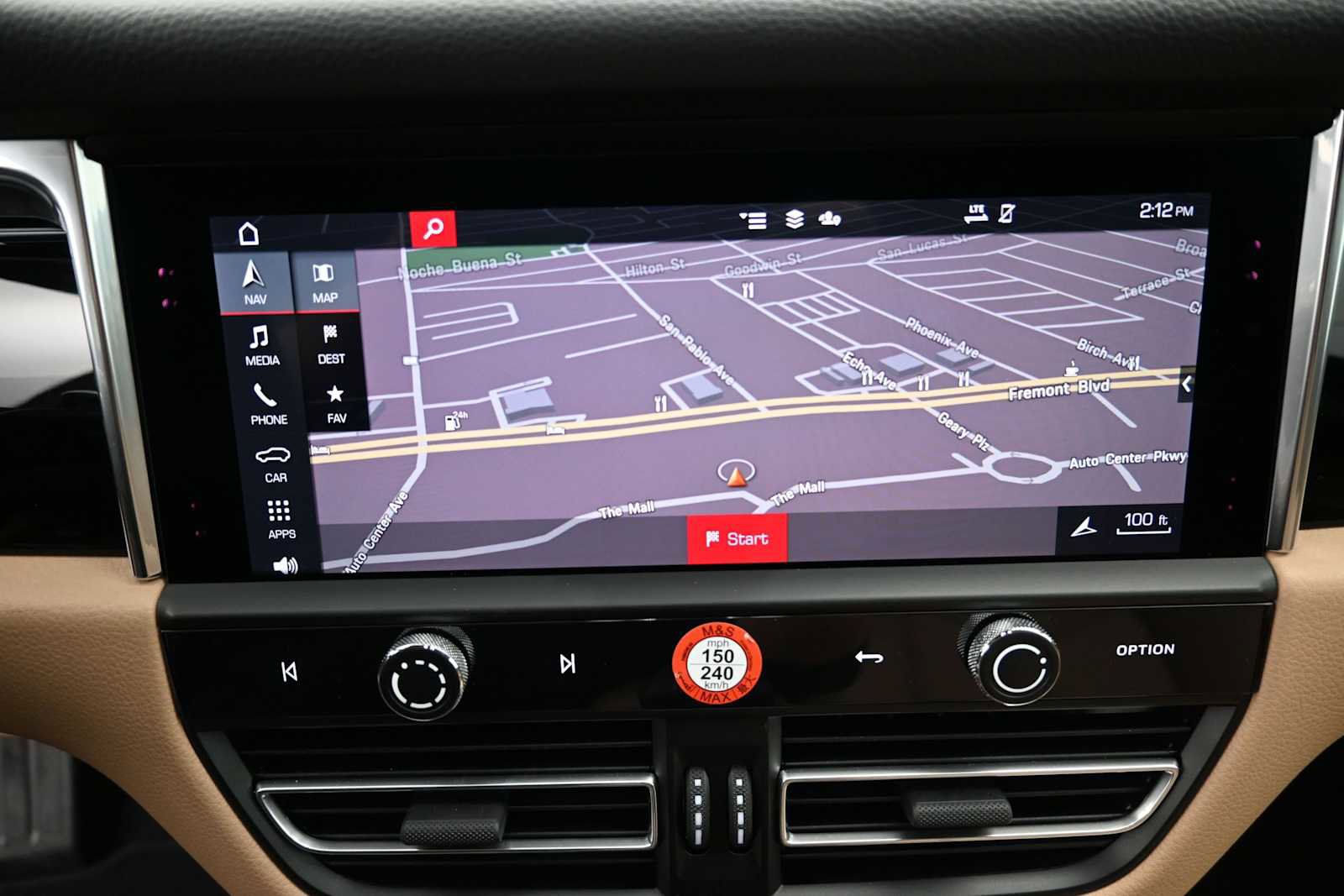 Certified 2025 Porsche Macan AWD/4WD image 14