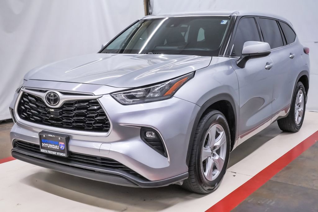 Used 2020 Toyota Highlander LE FWD image 1