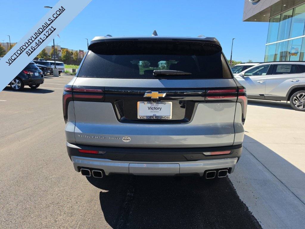 Used 2025 Chevrolet Traverse LT AWD/4WD image 4
