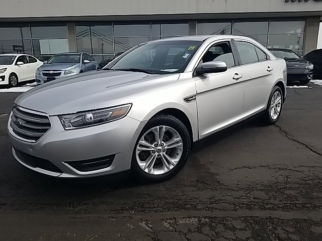 Used 2018 Ford Taurus SEL image 2