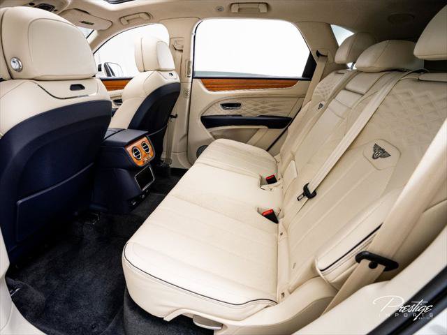 Used 2024 Bentley Bentayga AWD/4WD image 46