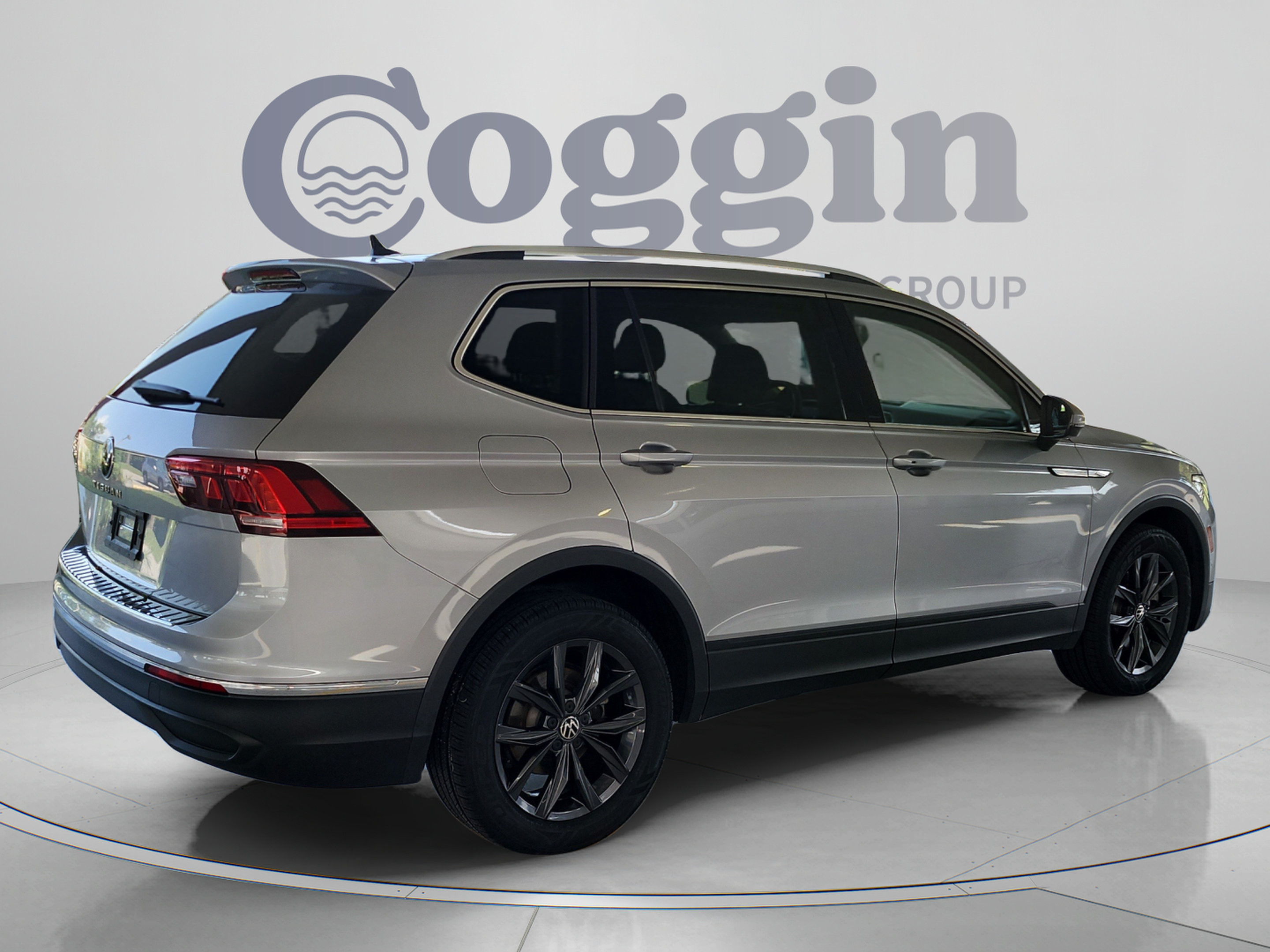 Used 2023 Volkswagen Tiguan SE FWD image 5