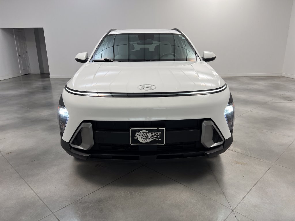 Used 2025 Hyundai Kona SEL FWD image 3