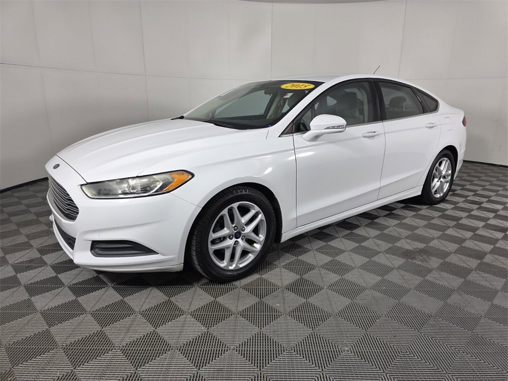 Used 2015 Ford Fusion SE image 9