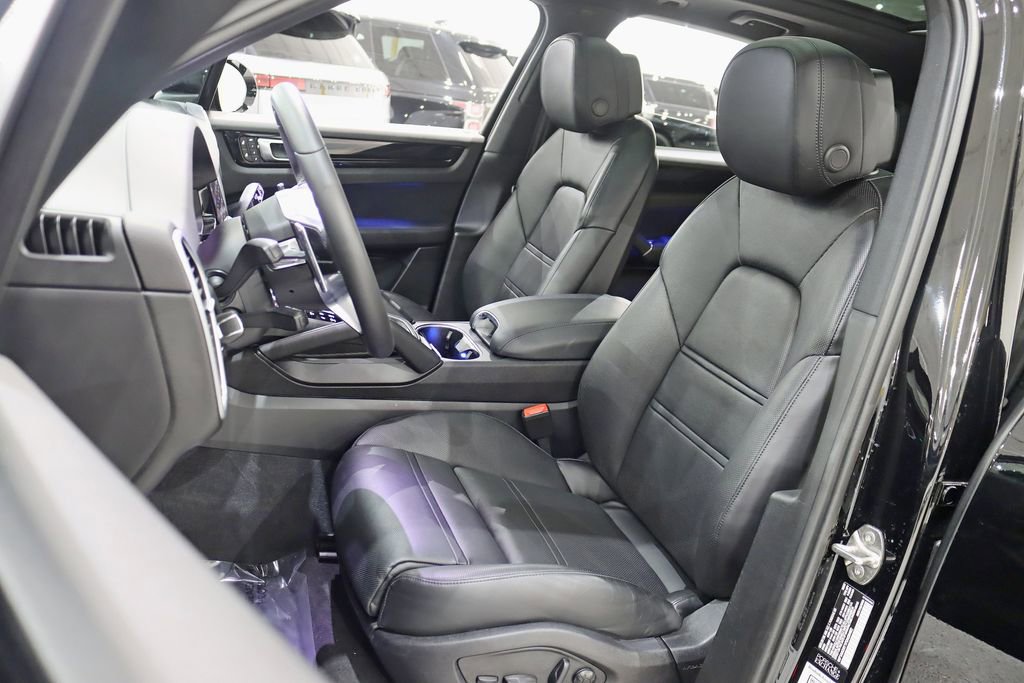 Used 2023 Porsche Cayenne image 26