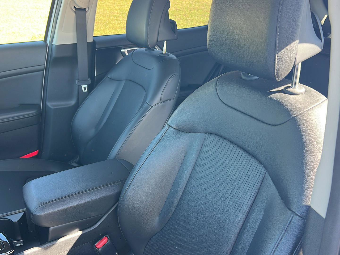 Used 2023 Kia Sportage EX image 28