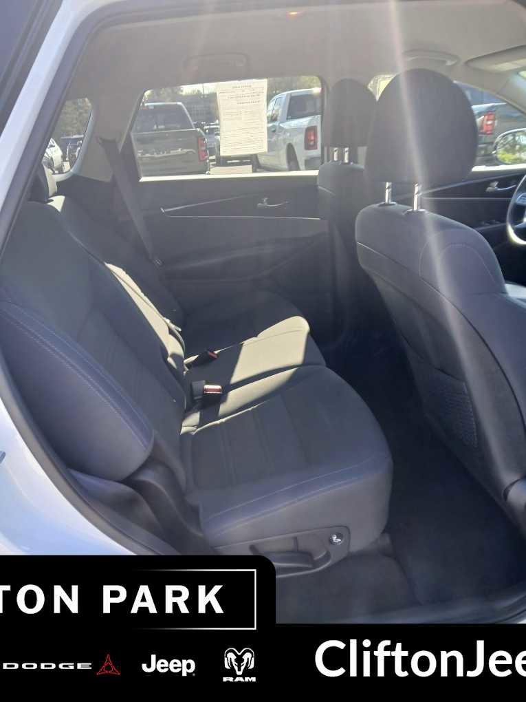 Used 2020 Kia Sorento LX AWD/4WD image 15