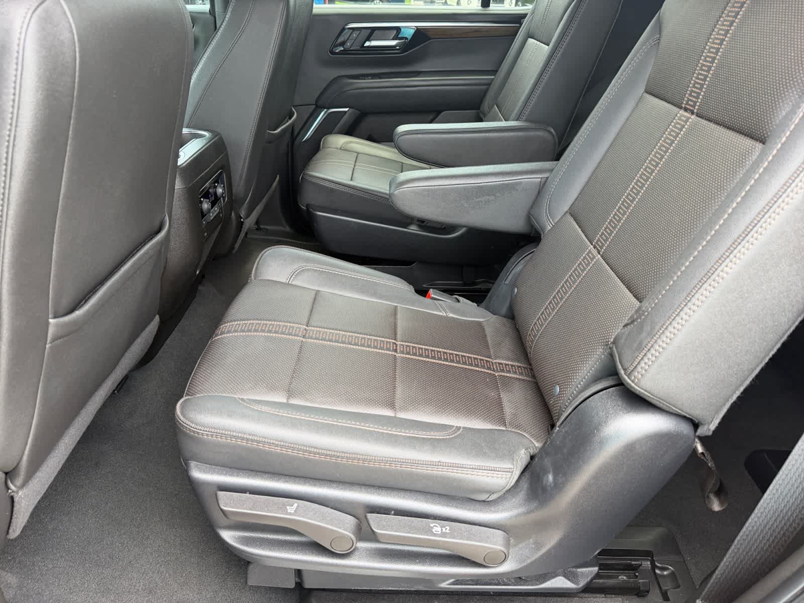 Used 2025 Chevrolet Tahoe High Country AWD/4WD image 15