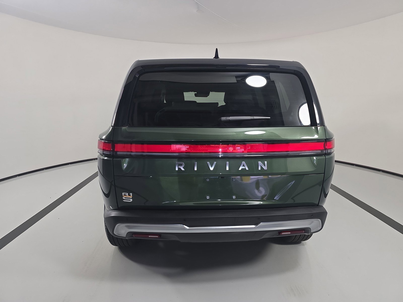 Used 2024 Rivian R1S Adventure AWD/4WD image 4