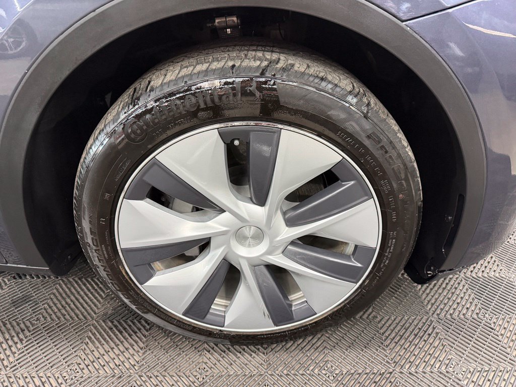 Used 2023 Tesla Model Y Long Range AWD/4WD image 18