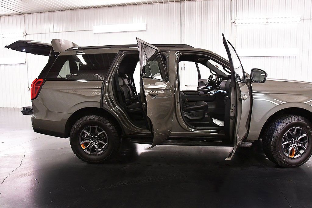 Used 2025 Ford Expedition Tremor image 35