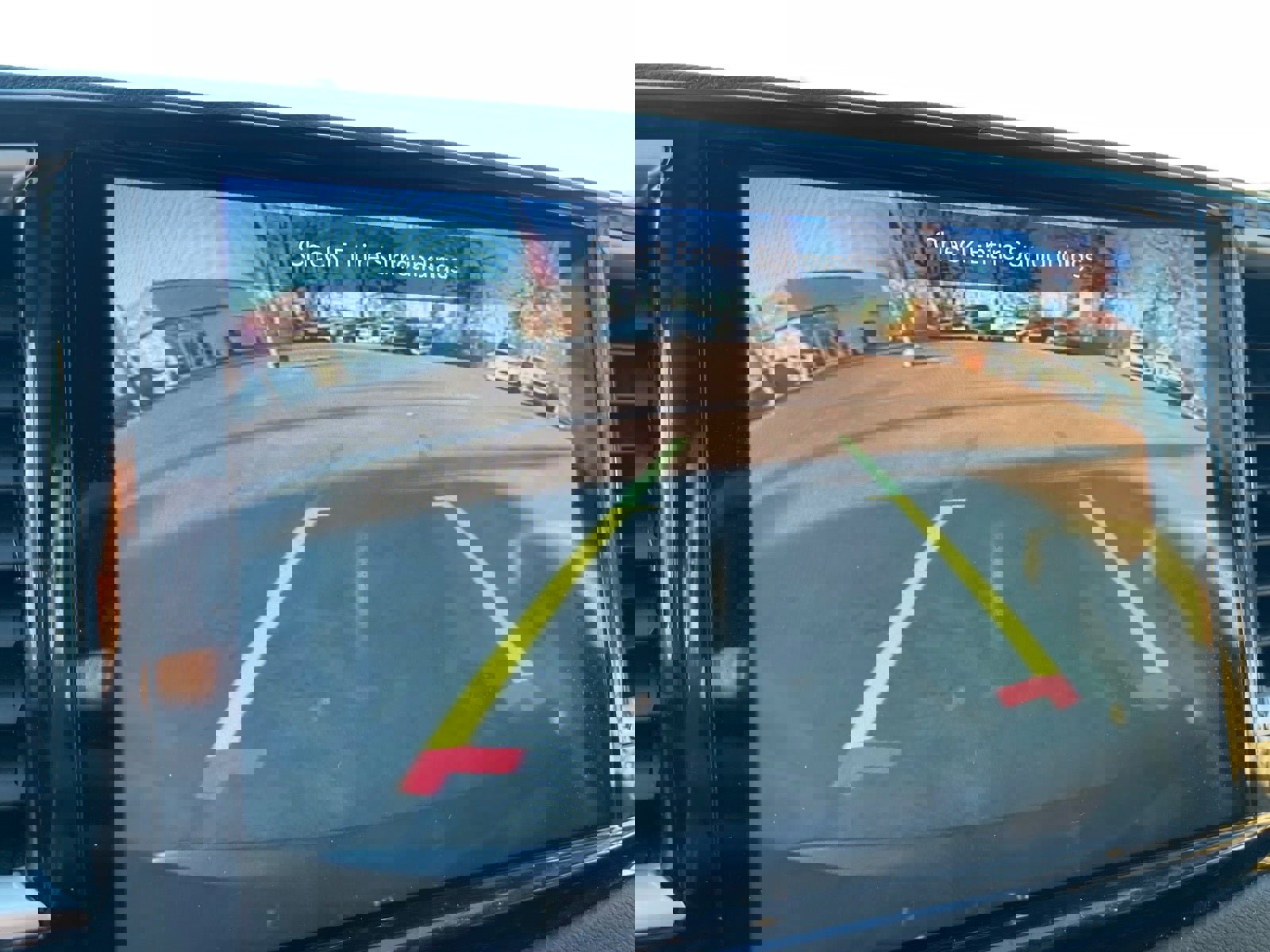 Used 2023 Chrysler Pacifica Touring-L image 13