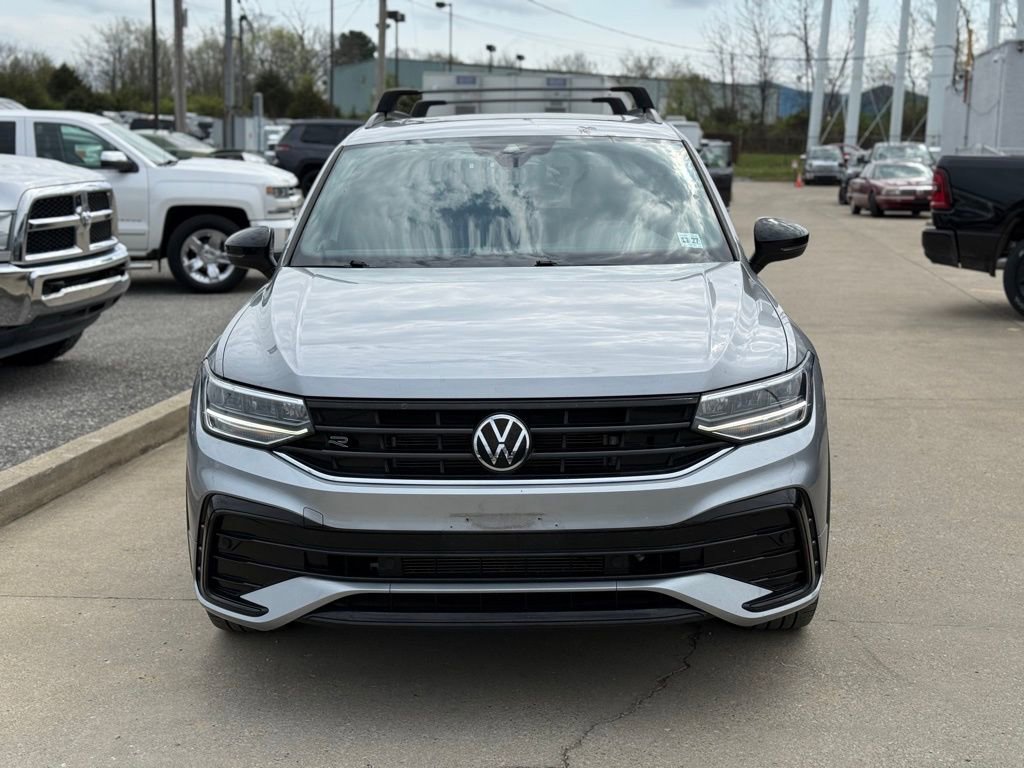 Used 2023 Volkswagen Tiguan SE R-Line image 3