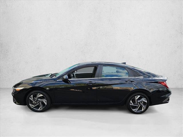 Used 2025 Hyundai Elantra SEL FWD image 9