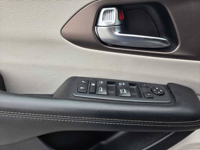 Used 2020 Chrysler Voyager Lxi FWD image 21