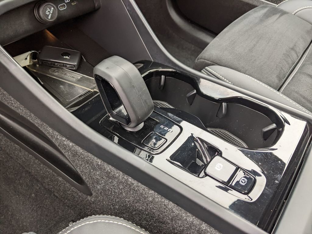 Certified 2025 Volvo XC40 B5 Plus image 19