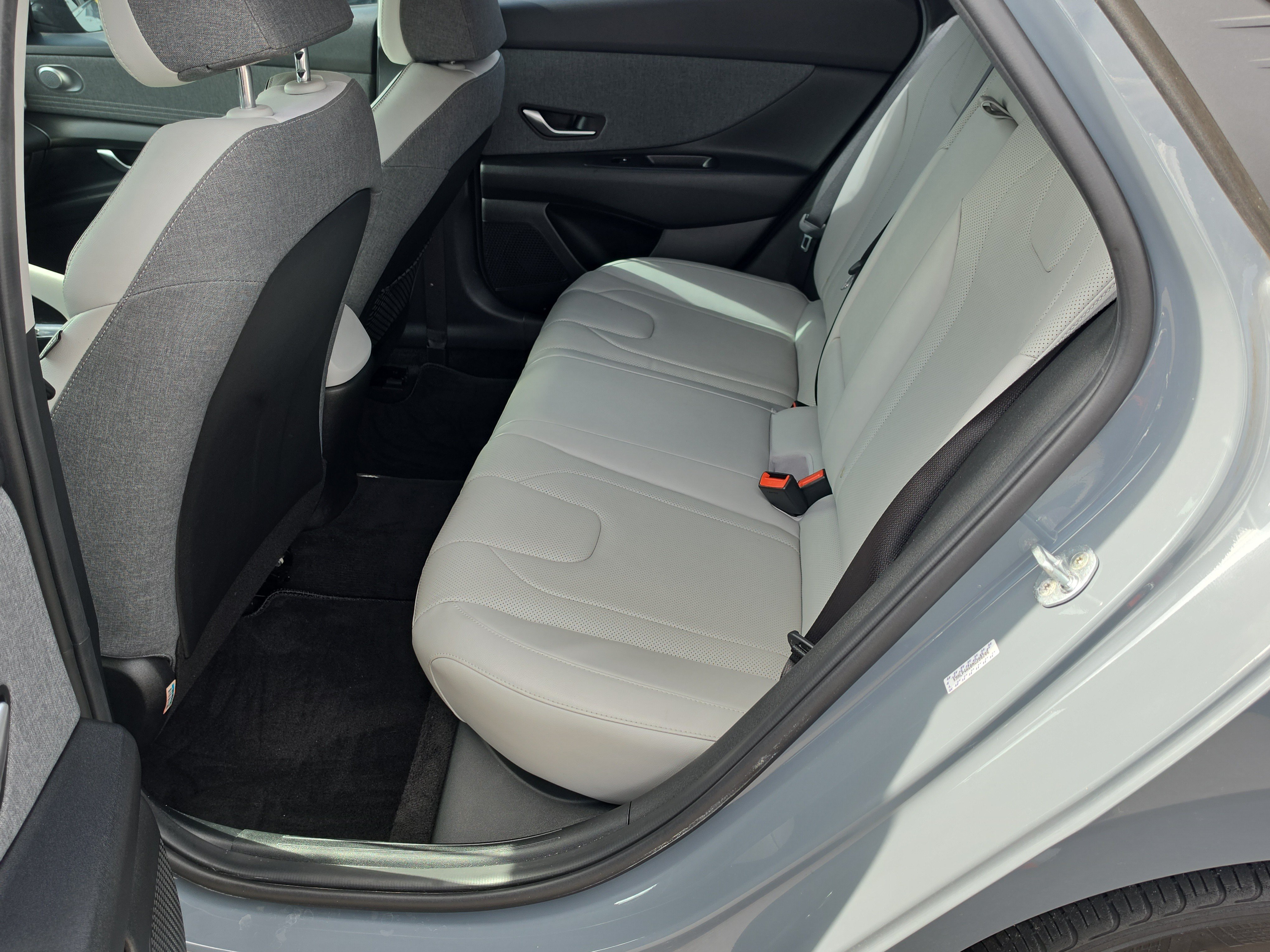 Used 2022 Hyundai Elantra Limited FWD image 16