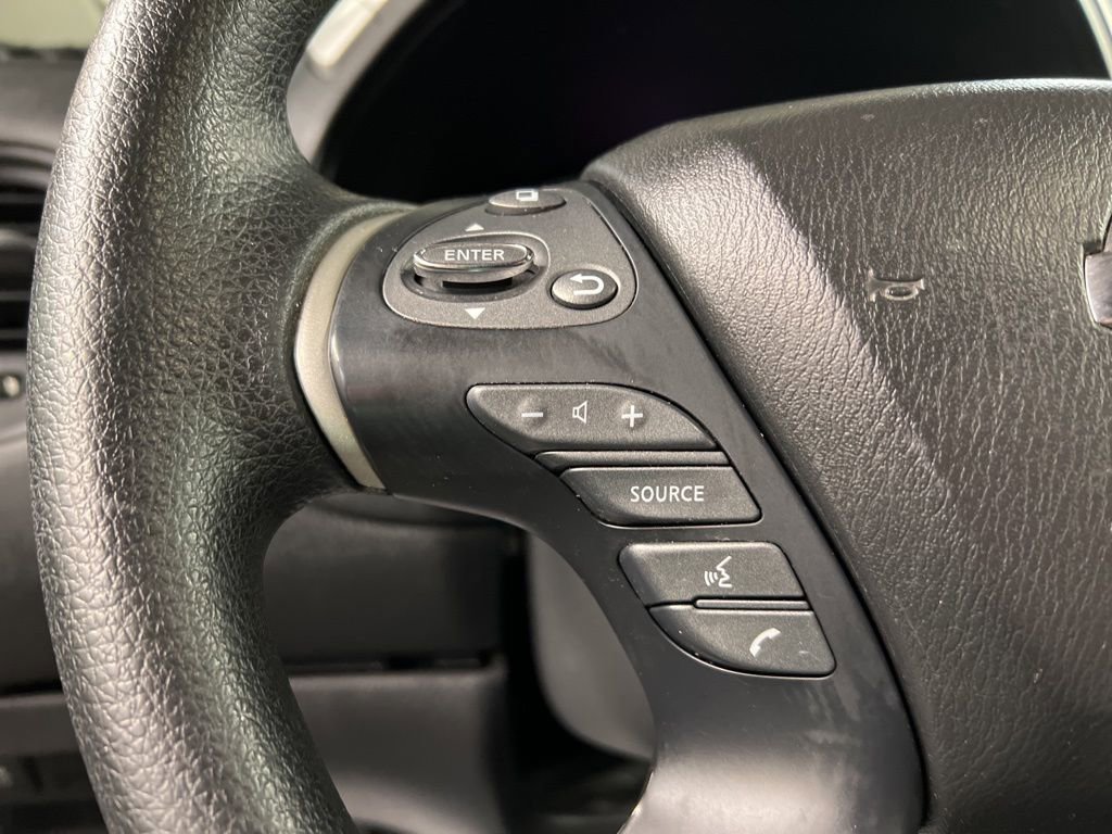Used 2017 Nissan Pathfinder S AWD/4WD image 16