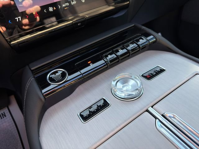 Used 2025 Lincoln Navigator Reserve w/ Jet Appearance Package image 39