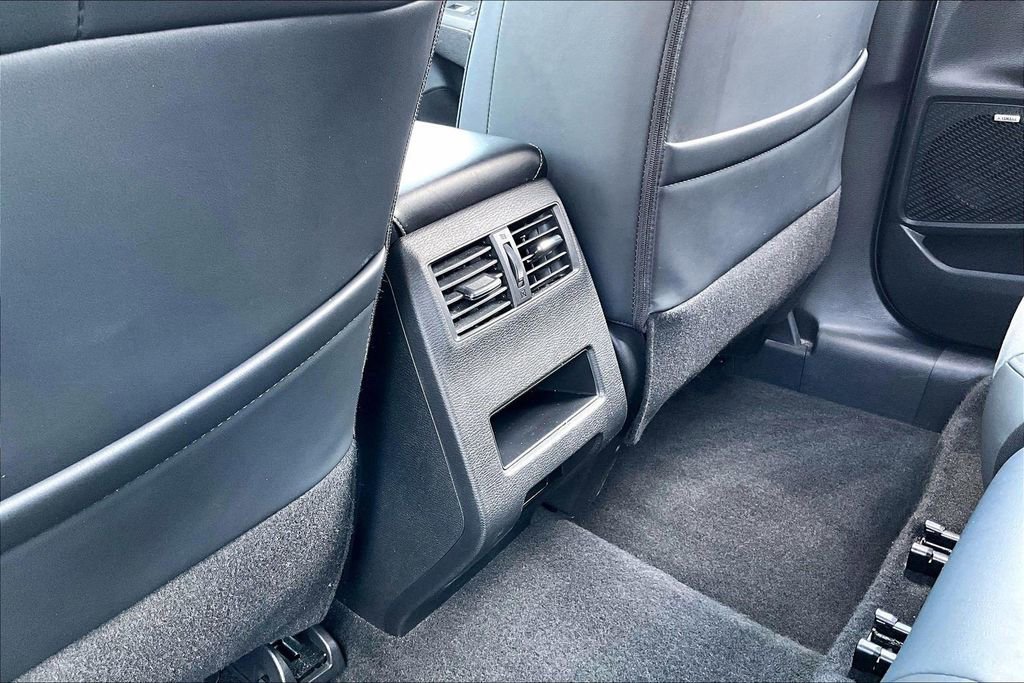 Used 2025 Mitsubishi Outlander SE FWD image 10