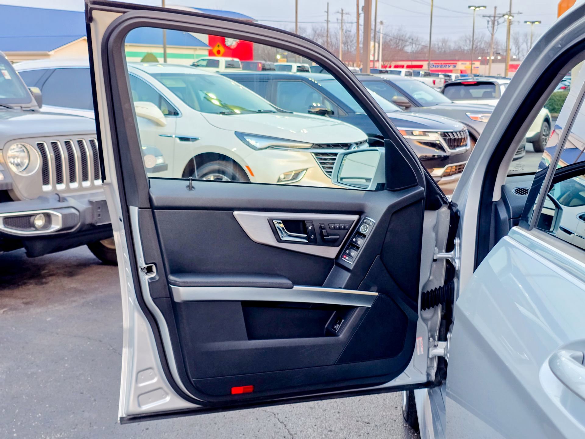 Used 2010 Mercedes-Benz GLK 350 4MATIC image 27