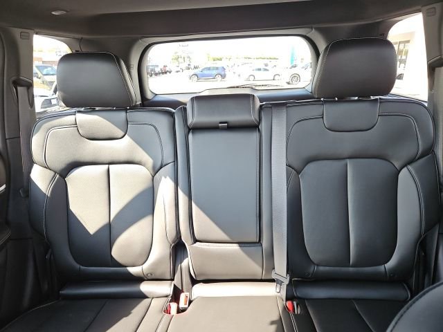 New 2025 Jeep Grand Cherokee Limited w/ Luxury Tech Group II image 36