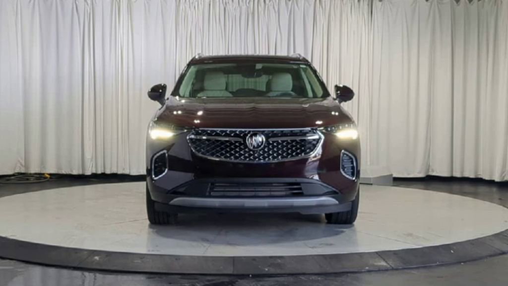 Used 2023 Buick Envision Avenir image 3