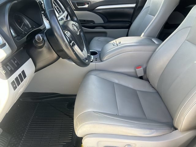 Used 2018 Toyota Highlander XLE AWD/4WD image 21