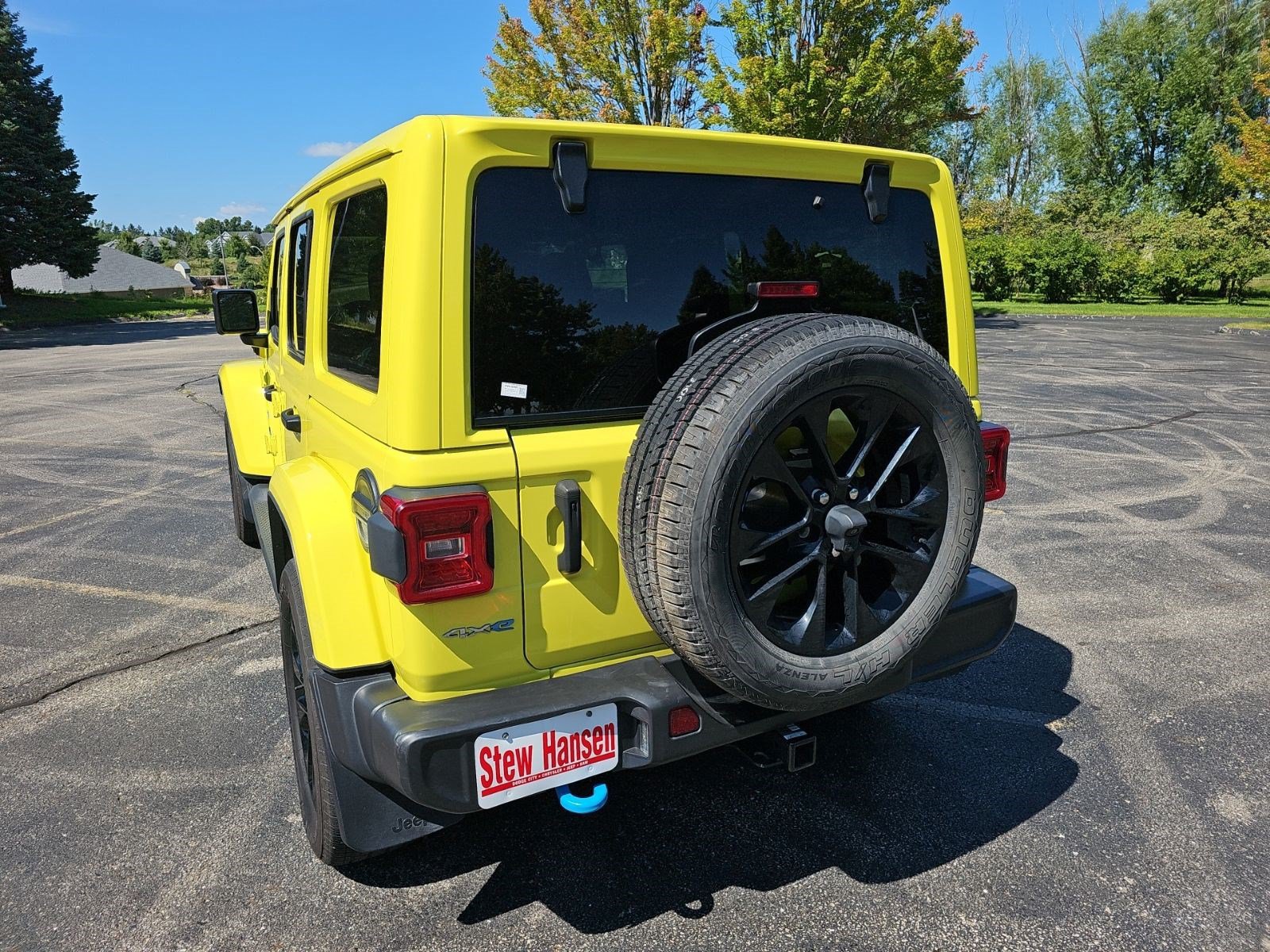 Used 2023 Jeep Wrangler Unlimited Sahara w/ Cold Weather Group AWD/4WD image 3