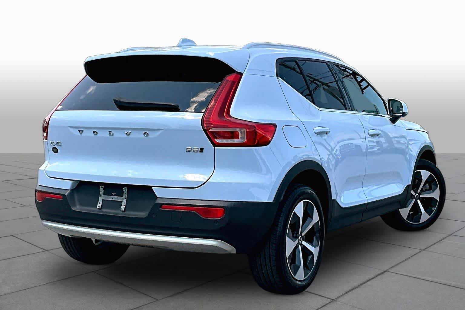 Used 2024 Volvo XC40 B5 Plus AWD/4WD image 13