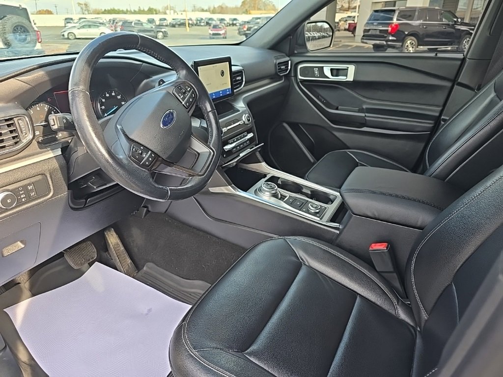 Used 2020 Ford Explorer XLT w/ Equipment Group 202A image 14