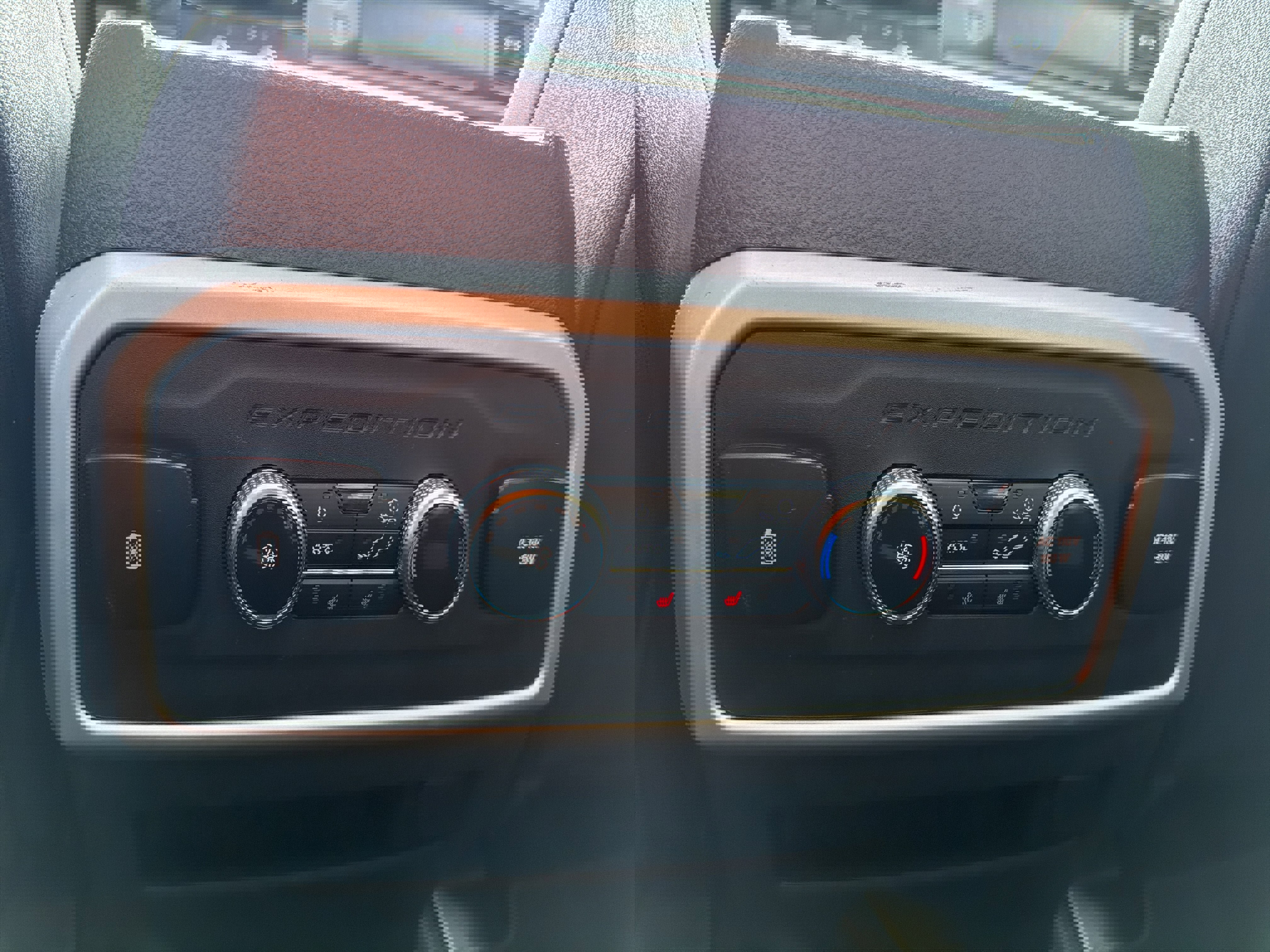 Used 2023 Ford Expedition Limited image 25