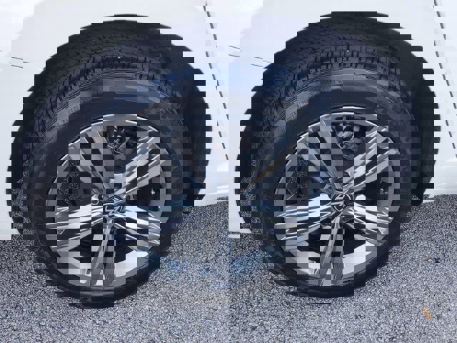 Used 2023 Volkswagen Jetta SE w/ Panoramic Sunroof Package image 9