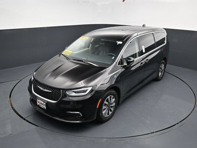 Used 2024 Chrysler Pacifica Limited FWD image 48